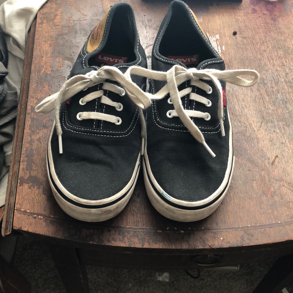 Levi tennis shoes